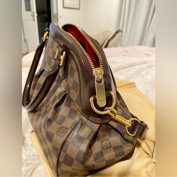 Authentic  Louis Vuitton Trevi pm! - Picture 1 of 5